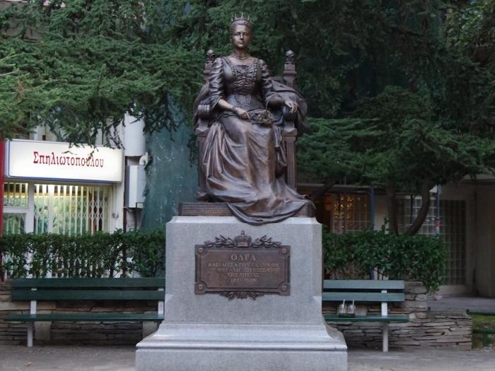 Estatua de la Reina Olga