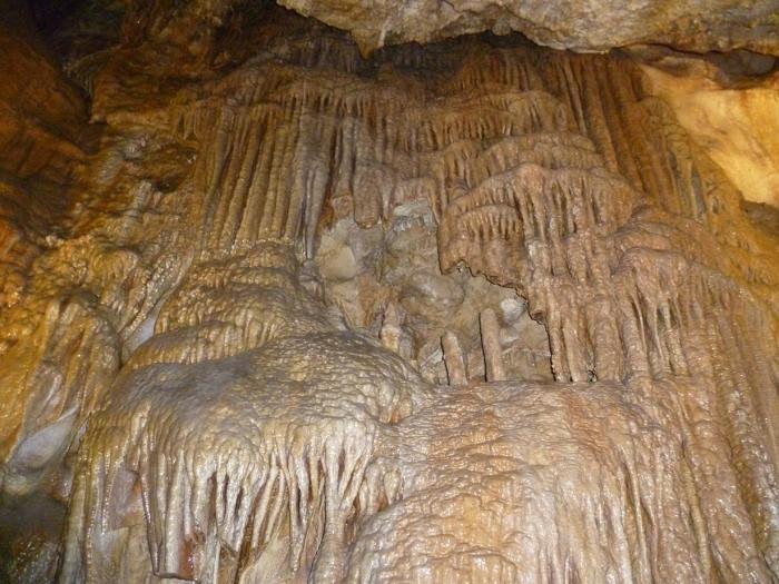 Agios Georgios 洞穴