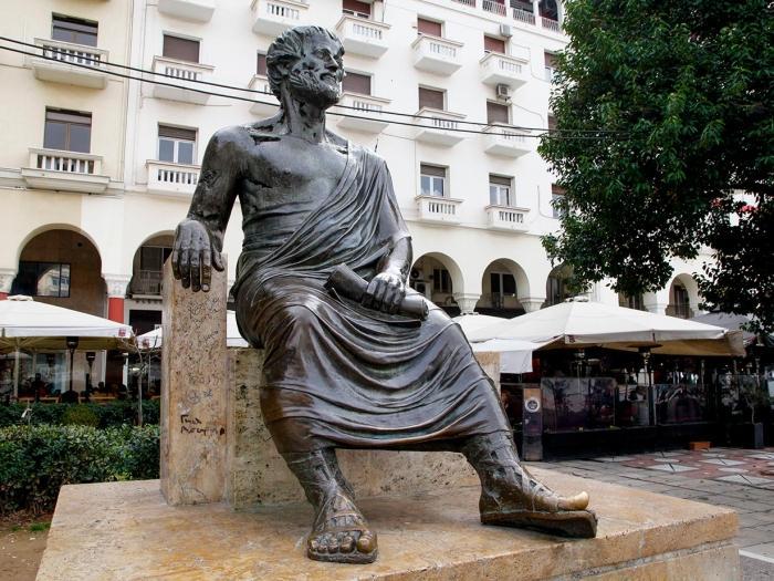 Статуа Аристотела